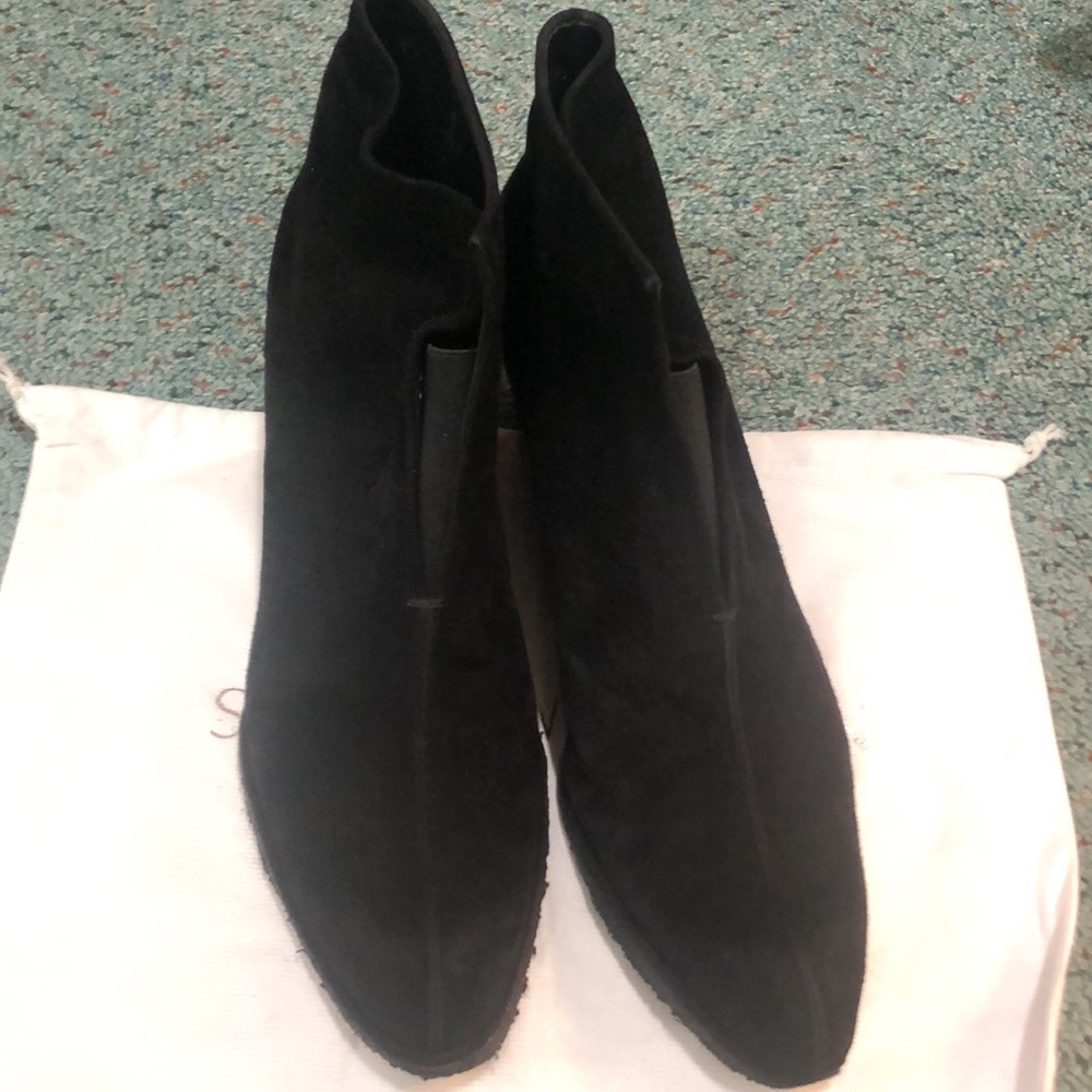 Stuart Weitzman  short boots with built in stacked Heal. Great condition